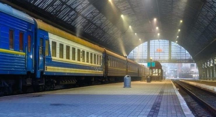 УЗ запустит 22 дополнительных поезда к 8 марта