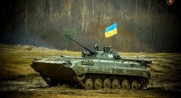 На Донбассе подорвался БМП с украинскими военными
