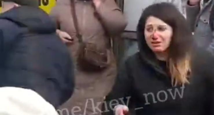 В Киеве пассажир маршрутки разбил женщине нос из-за просьбы не хамить