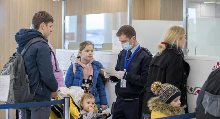 С заболевшей гражданкой Молдовы летели украинцы: Им ограничат выезд