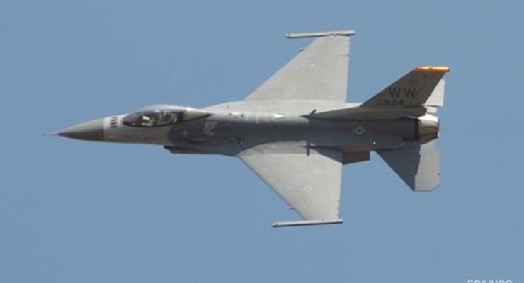 Военный истребитель F-16 разбился в Пакистане