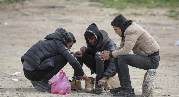 Беженцы попытались штурмовать границу с ЕС