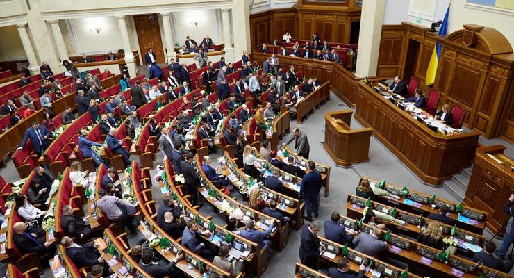 Комитет Рады рассмотрит закон о “подъемных” 18-летним украинцам