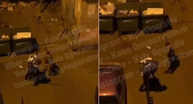 В центре Киева устроили драку на палках: детали
