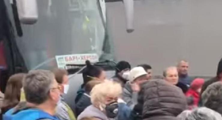 Почти 200 украинцев застряли на границе Италии и Словении