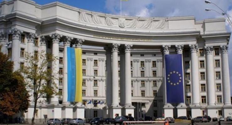 Украинский дипломат за границей заразился COVID-19