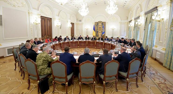 СНБО экстренно обсудит введение ЧП в Украине