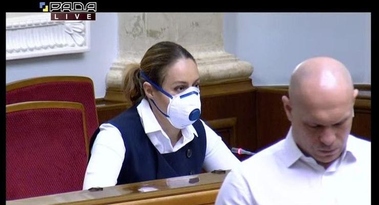 Юля в черной маске, Наталья в респираторе: как нардепы в Раде защищались