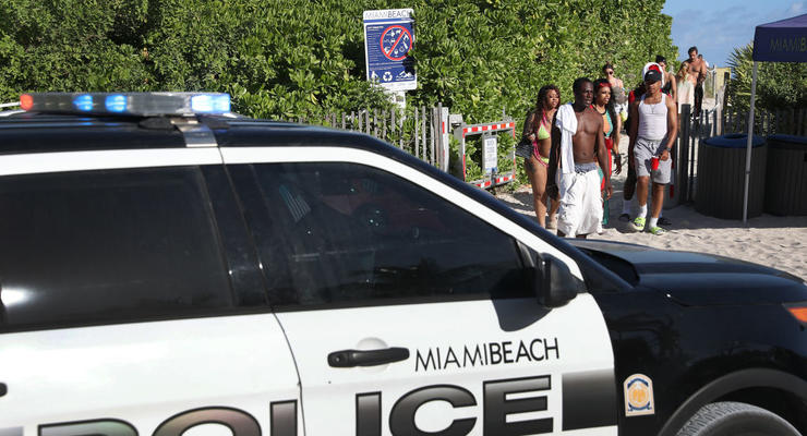 В Майами со стрельбой закрывают пляжи - соцсети