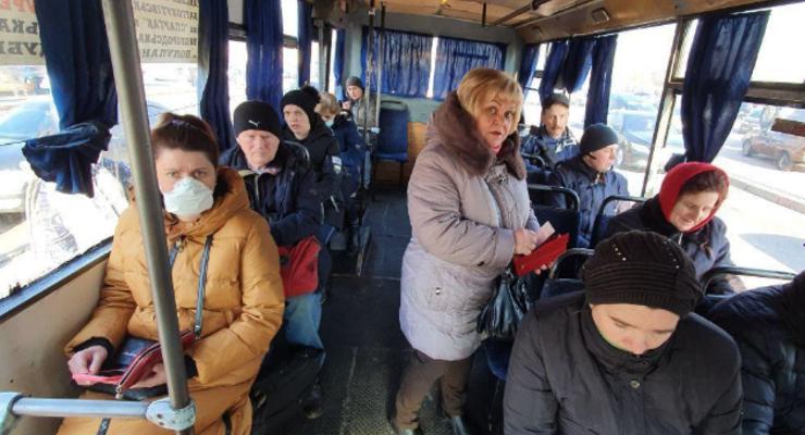 Толпа людей и без масок: Как киевляне ездят в общественном транспорте