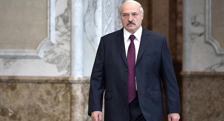 Лукашенко назвал коронавирус психозом, который кому-то на руку