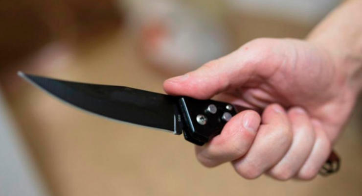 Под Тернополем 22-летний парень кинулся с ножом на свою девушку