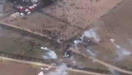 Столкновения с мигрантами на греческой границе: Полиция применила газ