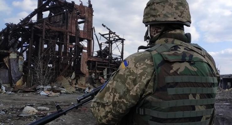 На Донбассе за день ранены трое военных