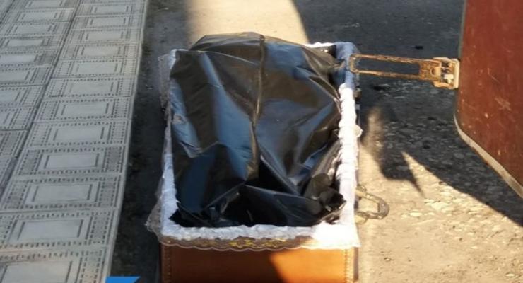В Тернополе тело умершего от коронавируса отдали родным в черном пакете