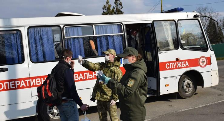 Украинцев с польской границы увозили 500 рейсами
