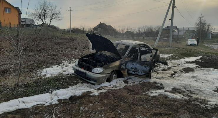 В Черновцах пьяный водитель насмерть сбил женщину, а потом сжег машину