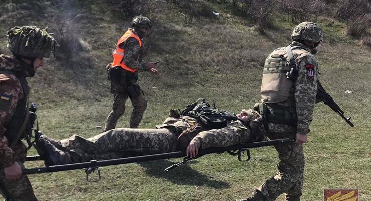 На Донбассе за день ранены трое военных