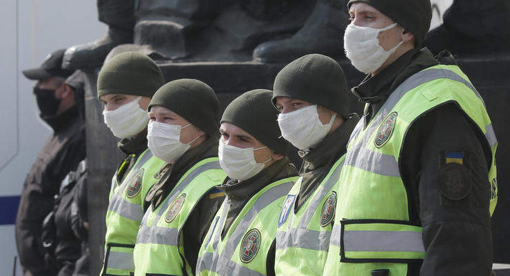 49% украинцев готовы поддержать введение чрезвычайного положения в стране