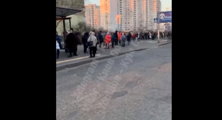 Транспортный коллапс: В Киеве люди не могут доехать к месту работы
