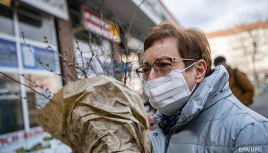 Кабмин опроверг то, что банки и магазины обязаны предоставлять маски