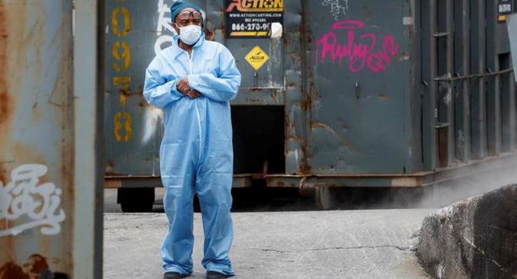В Нью-Йорке из-за нехватки халатов врачам придется носить мусорные мешки