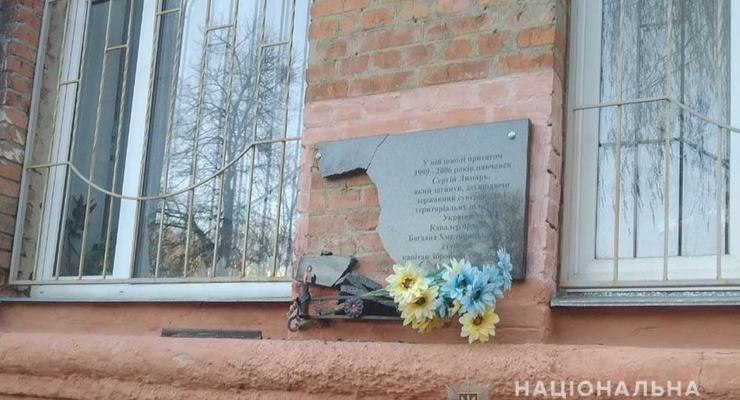 В Полтаве вандал разбил три мемориальные доски воинам АТО