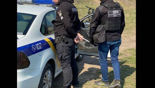 В Одессе полицейские заставляли дилера продавать их наркотики