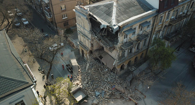 В центре Одессы рухнул дом: Момент обрушения попал на камеры