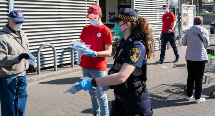 Правительство Польши обязало всех жителей носить медицинские маски