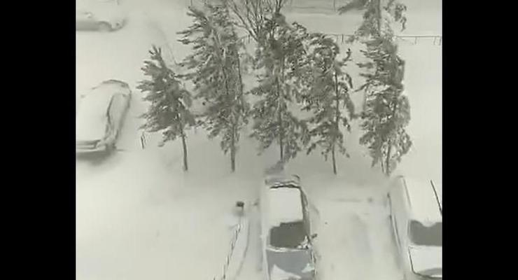 На Казахстан обрушился снежный буран в апреле