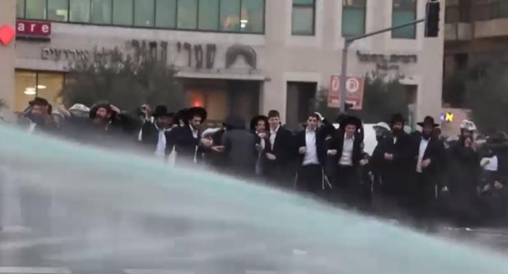 Как в Израиле борются с радикально настроенными верующими: Видео