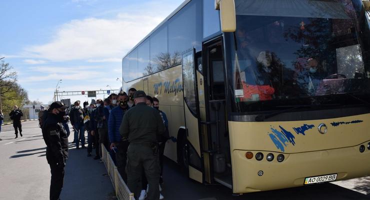 Украинцы массово возвращаются из Венгрии – ГПСУ