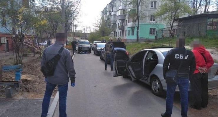 Экс-боец "Беркута" торговал оружием в Запорожье: Видео задержания