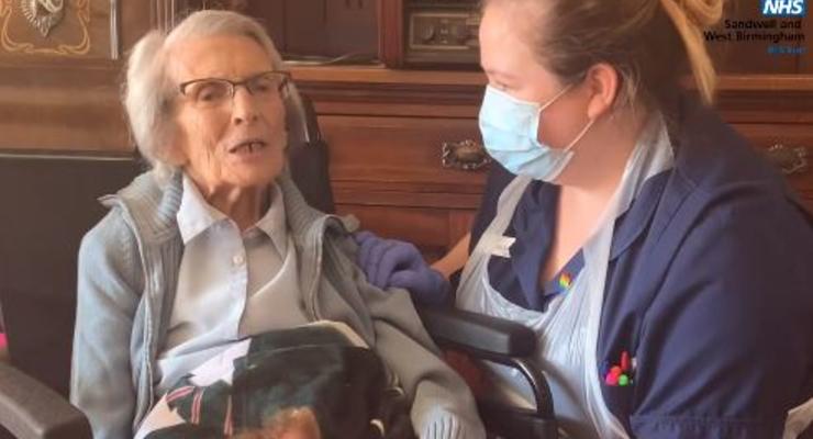 В Британии 106-летняя женщина победила коронавирус