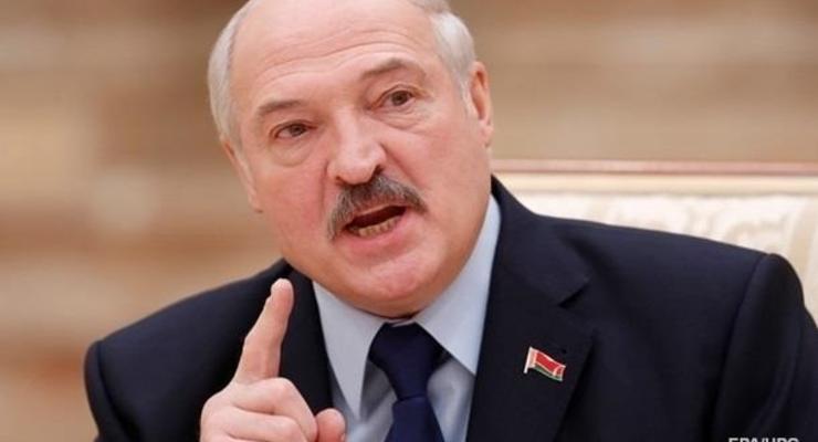 Лукашенко назвал пандемию хорошим уроком для "наркоманов и курцов"