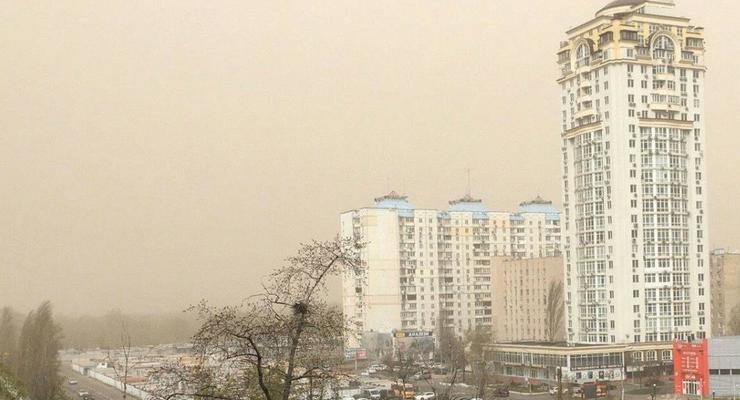В Киеве из-за пылевой бури пострадали пять человек
