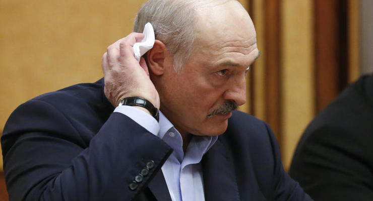 Лукашенко в церкви на Пасху: Мы эти вирусы переживаем каждый год
