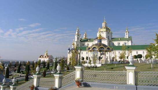 Почаев закрывают на въезд и выезд