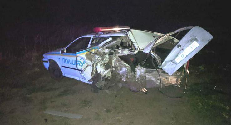 Под Ровно пьяный водитель превратил патрульное авто в груду металла