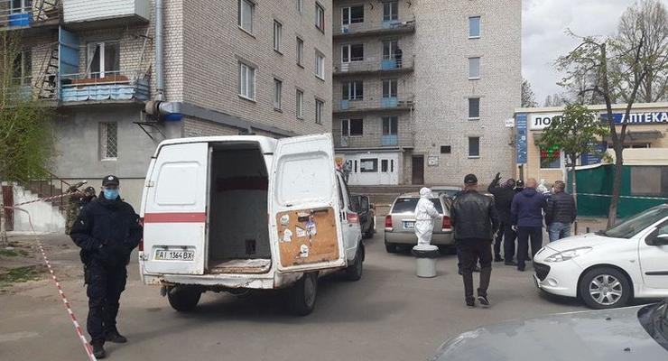 COVID-19 нашли у 37 человек в общежитии под Киевом: Здание окружили копы