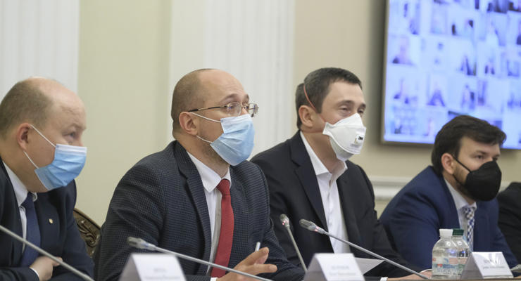 Пик эпидемии COVID-19 в Украине: Шмыгаль назвал даты