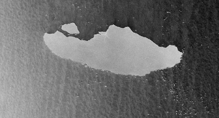 Разрушается самый большой в мире айсберг