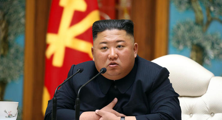 Китай направил в КНДР врачей на фоне слухов о болезни Ким Чен Ына - СМИ