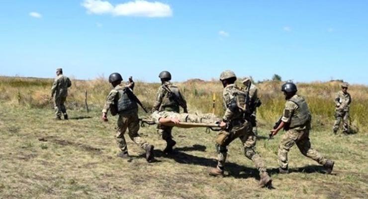 На Донбассе 10 обстрелов: ранены двое военных