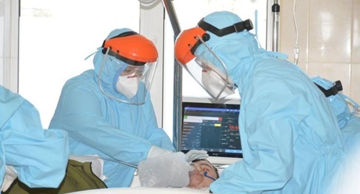 На аппаратах ИВЛ более ста больных COVID украинцев