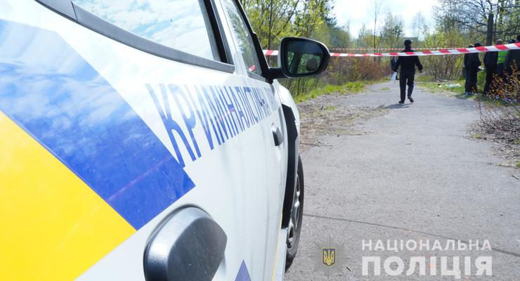 На территории заброшенной военной части во Львове нашли тело женщины