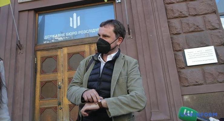 Вятрович пришел на допрос в ГБР из-за форума памяти жертв Голодомора
