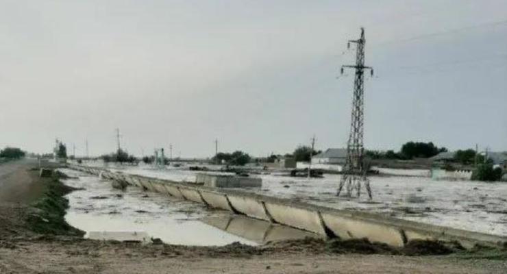 В Узбекистане прорвало дамбу, затоплено два поселка