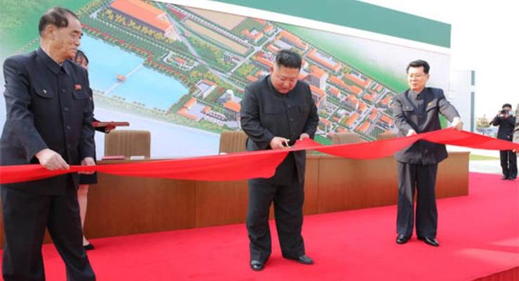 СМИ КНДР показали первые фото Ким Чен Ына после отсутствия